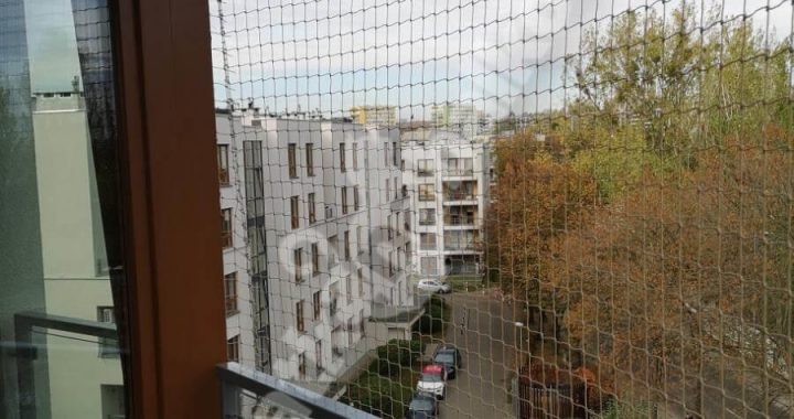 Czy siatki na balkon przeciw ptakom są trwałe